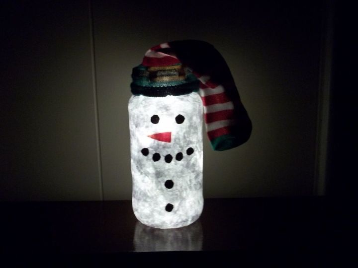 30 maneiras diferentes de fazer um adorvel boneco de neve neste inverno, Lumin ria de boneco de neve Mod Podge