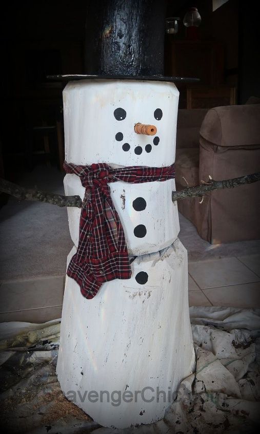 30 maneiras diferentes de fazer um adorvel boneco de neve neste inverno, Boneco de neve de log reaproveitado 4 p s de altura