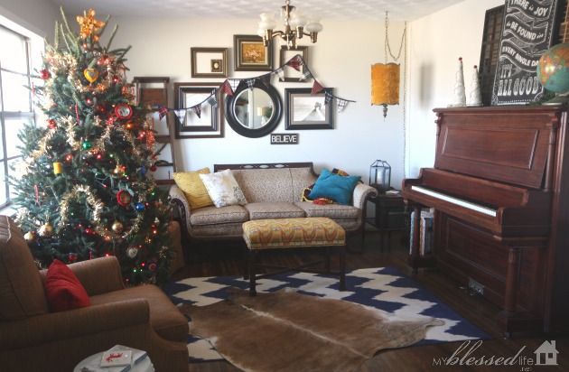 s 12 christmas home tours you re so going to fall for, Woodsy Glam Christmas Home Tour