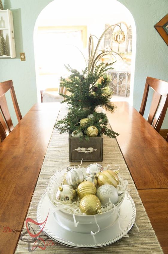 s 12 christmas home tours you re so going to fall for, Naturally Festively Decorated