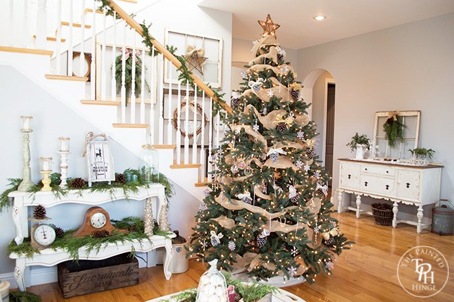 s 12 christmas home tours you re so going to fall for, A Farmhouse Christmas Home