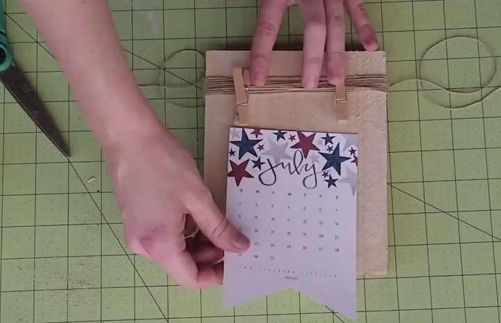 calendario 2018 imprimible en acuarela con soporte de madera para el escritorio