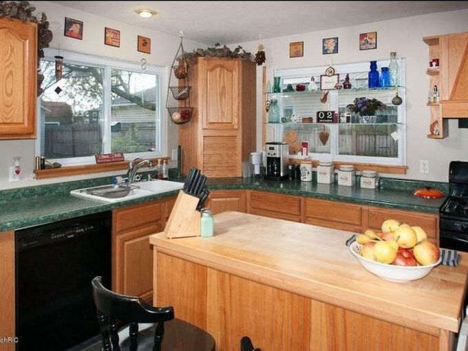 What To Do With A Kitchen With Wood Cabinets And Green Countertops Hometalk