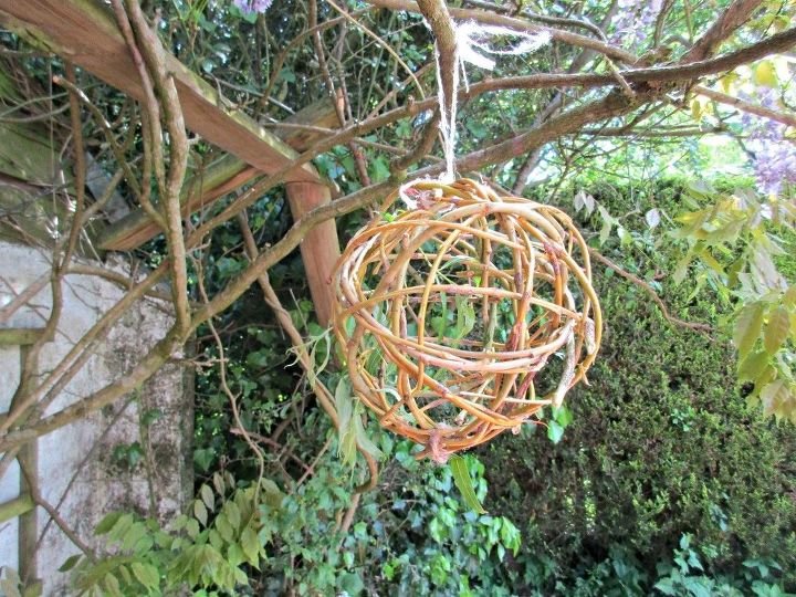 weaving a simple willow ball