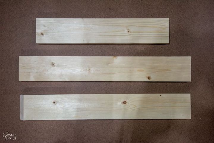 rvore de natal de madeira minimalista e enfeites de bricolage