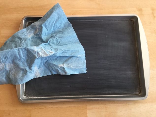 s 3 great projects to flip your cookie sheet pans, Step 5 Wipe the chalk clean