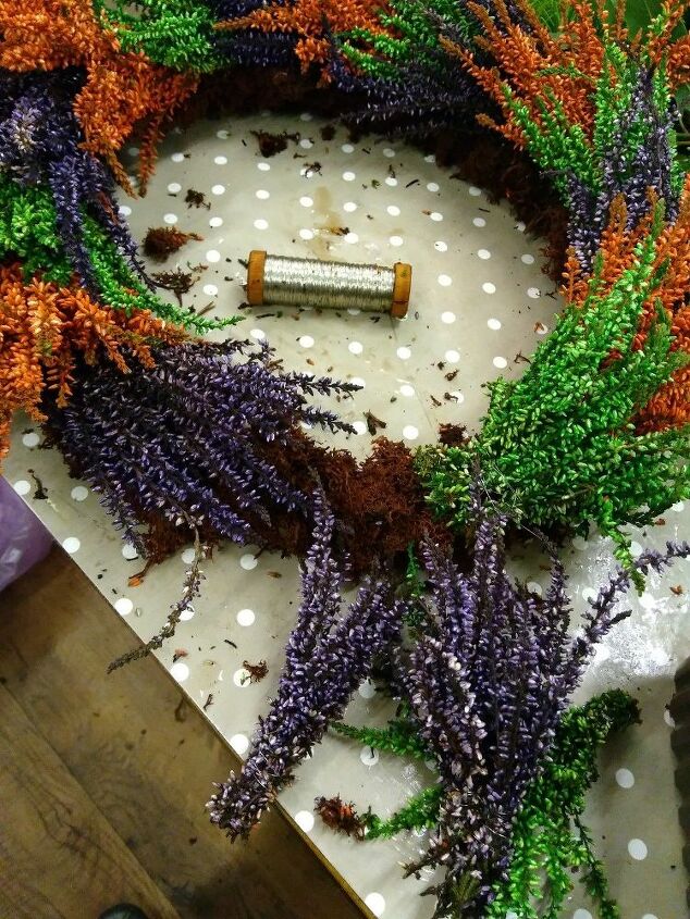 e want to make a bright untraditional wreath