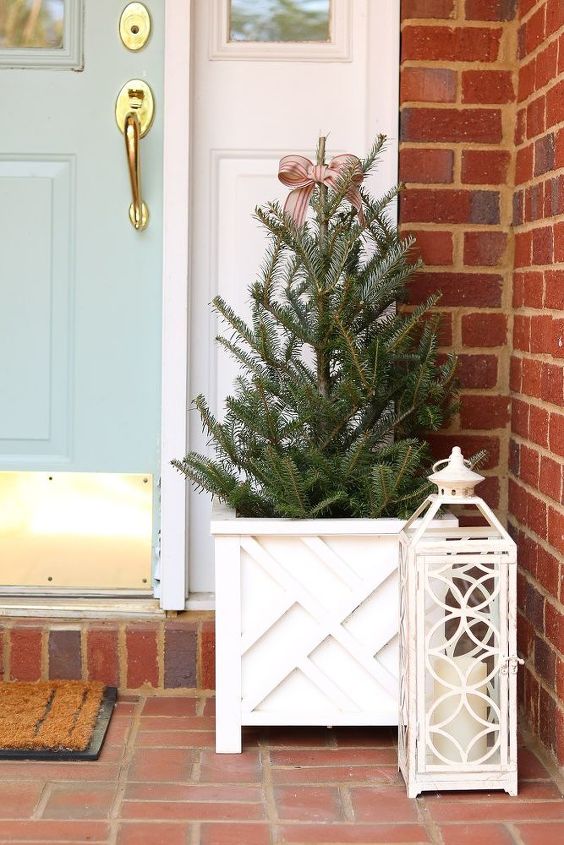 keeping it simple on this christmas home tour