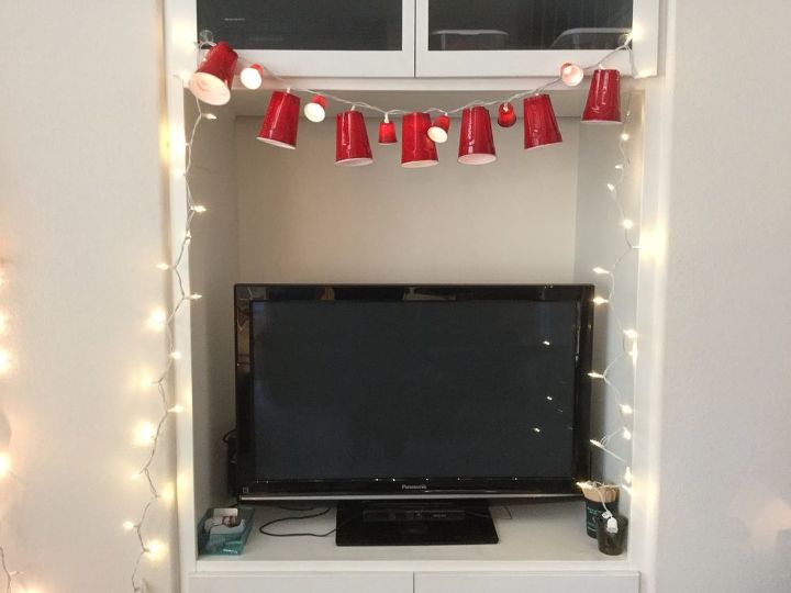 15 unexpected ways use christmas lights in your home, Poke lights through red cups