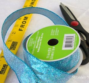 s use ribbon to decorate for christmas with these last minute ideas