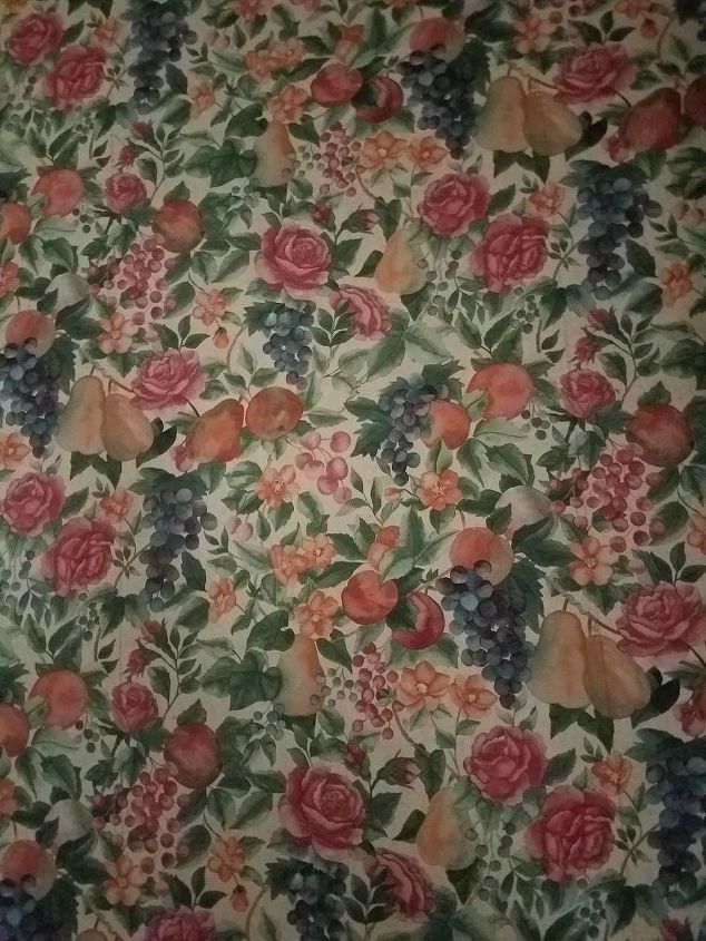 q wallpaper is screaming to come down