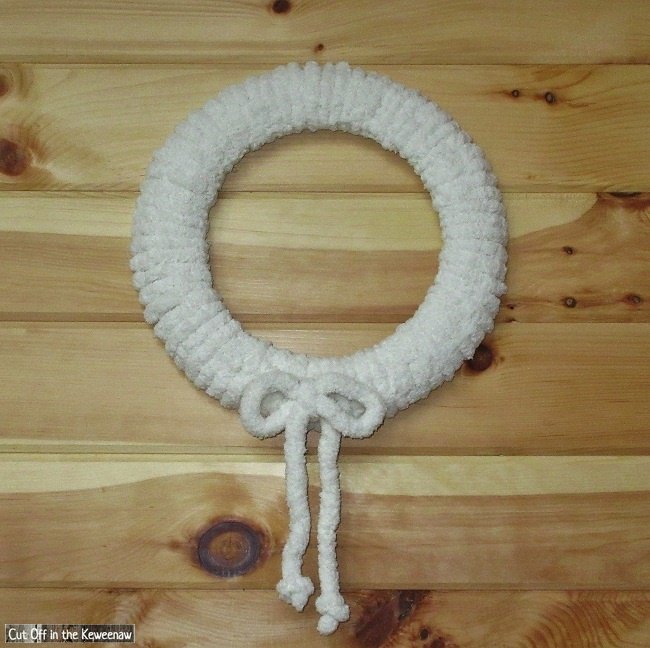 s 20 wintery wreath ideas that you ll want to make for your home, Yummy Yarn Wreath