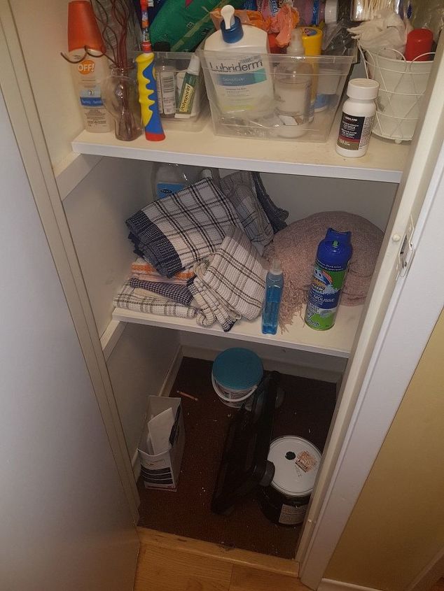 q how to make my small bathroom look bigger and pretty but manly