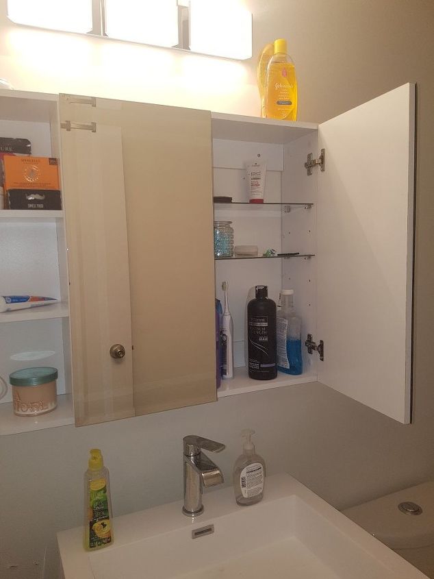 q how to make my small bathroom look bigger and pretty but manly