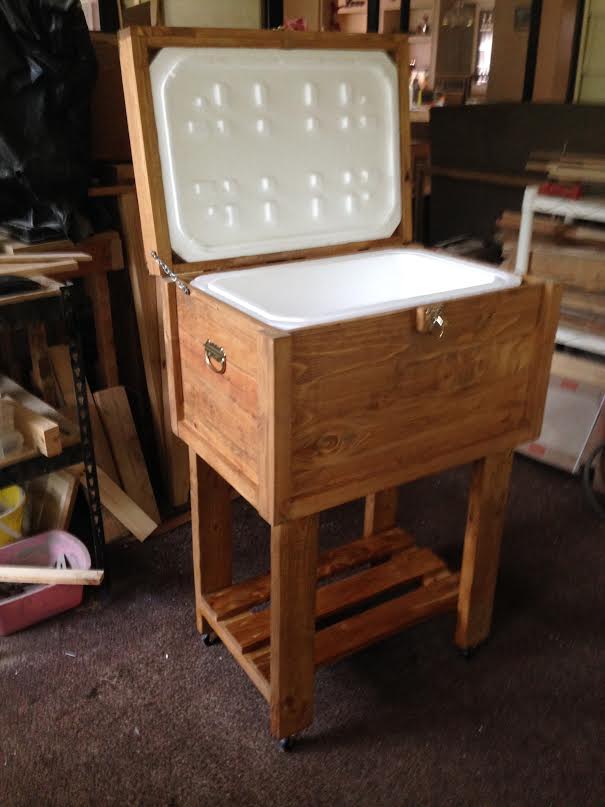 s cut up some pallets for these 20 amazing ideas, DIY Pallet Cooler