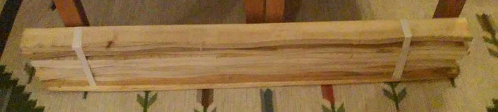 mesa de centro de madeira de palete reciclada com tbuas onduladas, super importante aclimatar a madeira