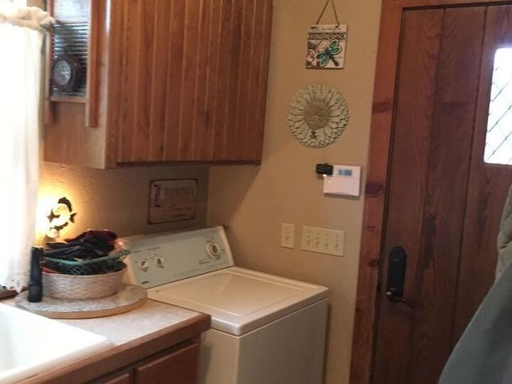 q i have added pictures of my entrance that says hello laundry room