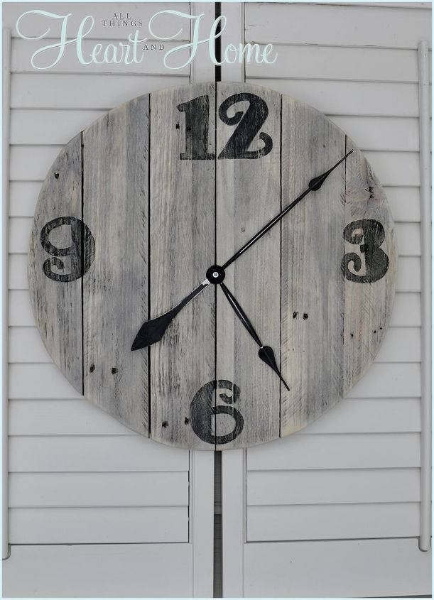 s cut up some pallets for these 20 amazing ideas, Easy DIY Pallet Clock