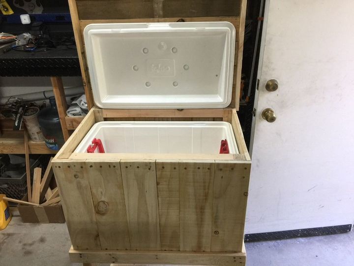 pallet wood ice chest enclosure