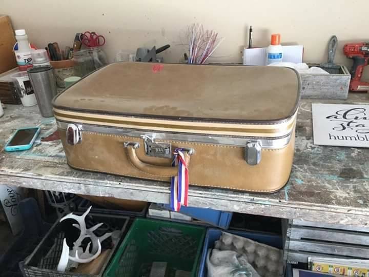 a vintage suitcase gets a new shabby chic look, Vintage Suitcase Before
