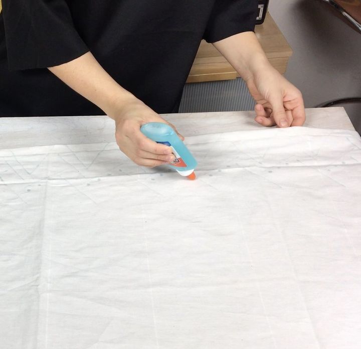 s 3 great ideas to easily upgrade your window, Step 1 Draw a glue pattern on curtains