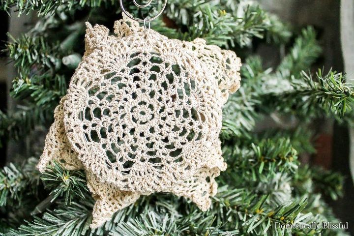 21 totally terrific things you can do with doilies, Turn It Into A Christmas Ornament