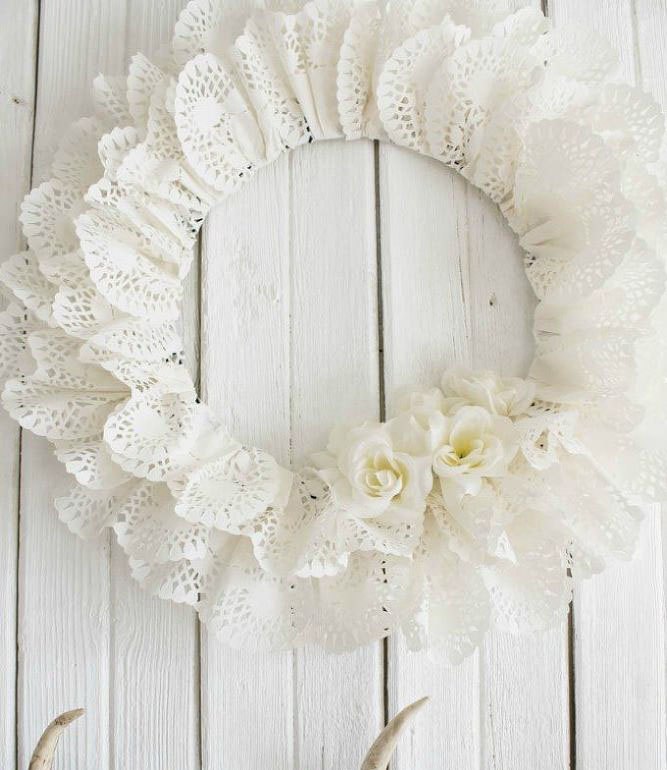 21 totally terrific things you can do with doilies, Fold Them Into An Elegant Wreath