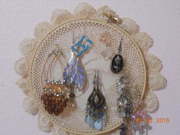 21 totally terrific things you can do with doilies, Upcycle It Into An Earring Display