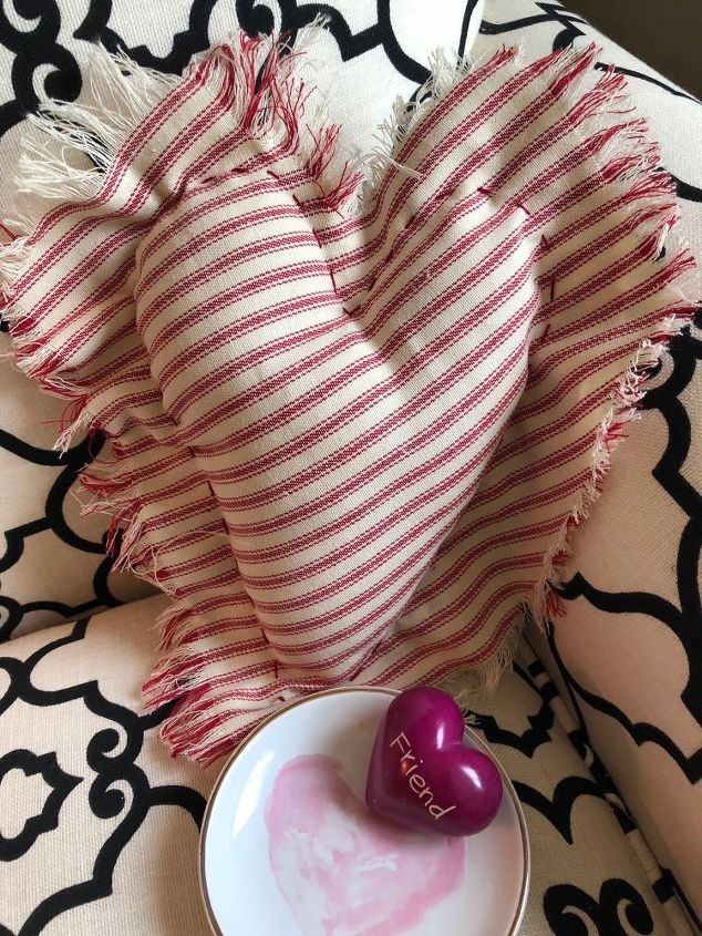 make a shabby chic valentine pillow with a straight pin, Finished