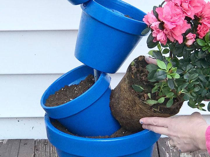 3 absolutely adorable ways to display your plants, Step 7 Plant your flowers
