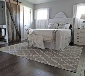 27 magnficas ideas para renovar tu dormitorio, Cambia la alfombra por algo elegante