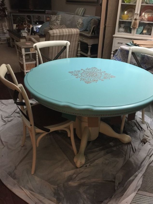 q help with a dining table