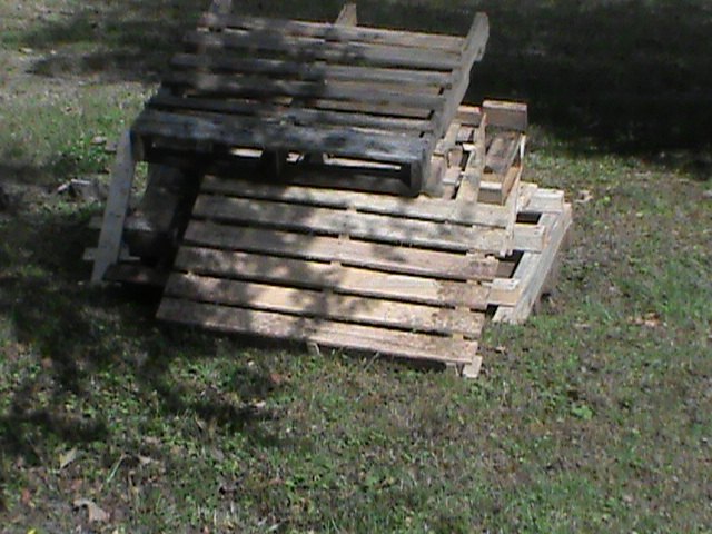 easy wood pallet rack for pots and pans