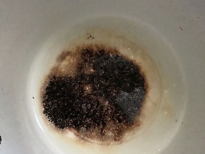q cleaning a porcelain pan