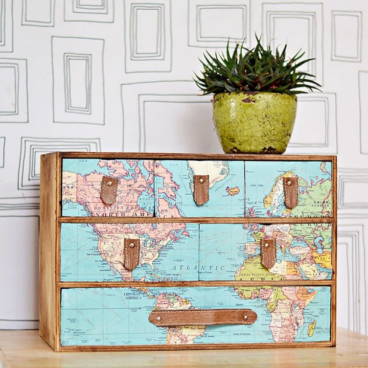 25 formas creativas de decorar con mapas, Upcycle de mapas y cuero de mini cajones de Ikea Moppe