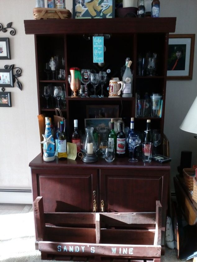 q trying to turn an old hutch style desk into a bar any suggestions
