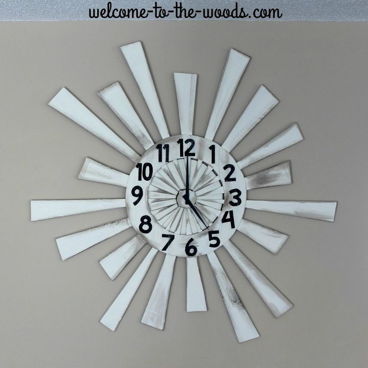 20 maneras de hacer tu propio reloj personalizado, Reloj de pared de madera de palet