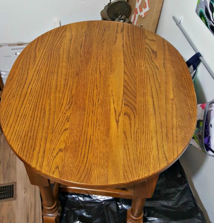reforma de mesa final com tampo de mesa revestido de tecido e acabamento em epxi