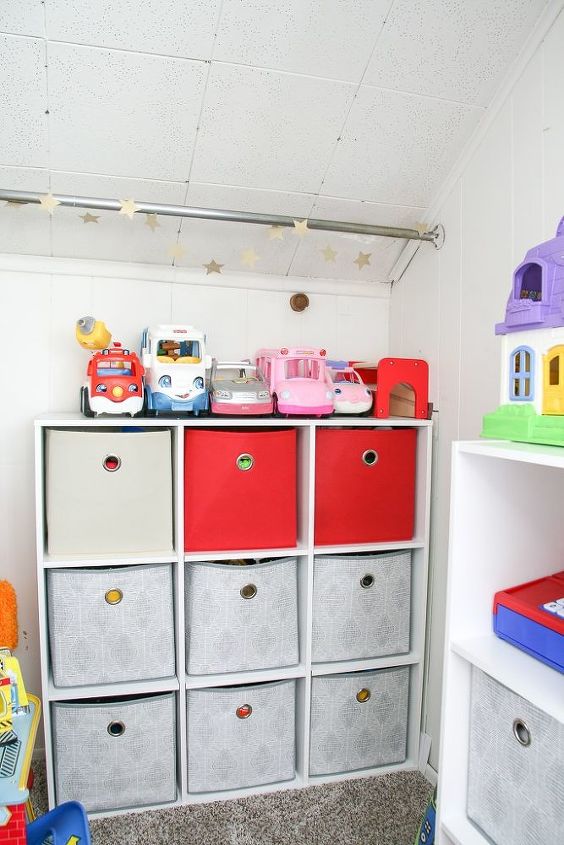 how to organize those playroom toys