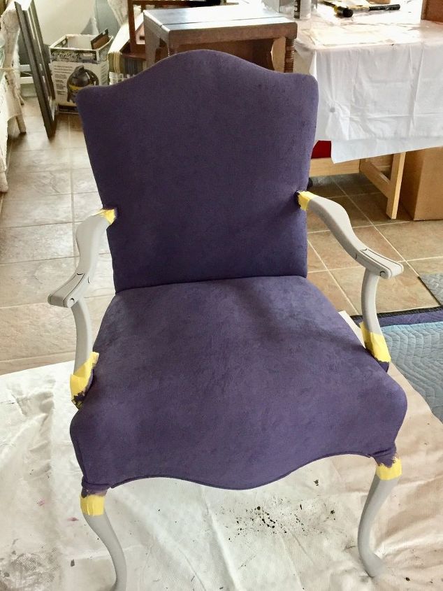 silla pintada y estarcida