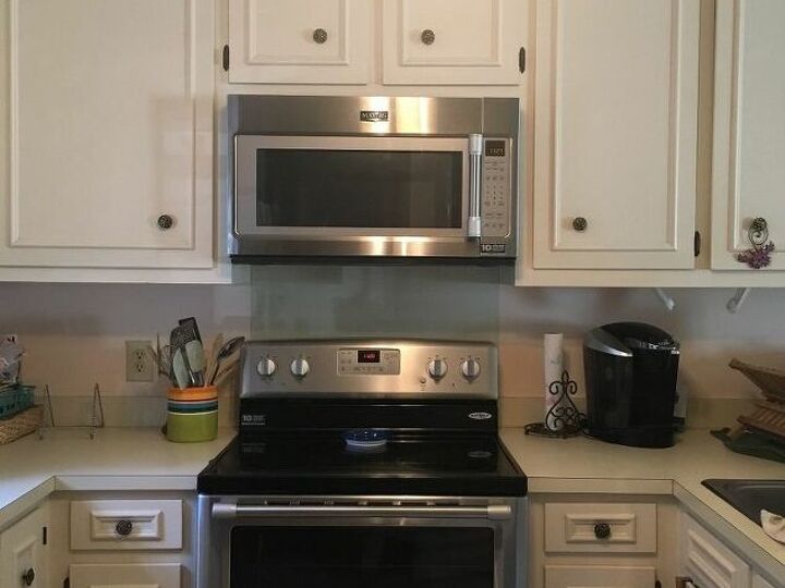 q which is better to paint cabinets lighter color on top