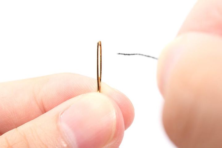 threading a needle the easy way is this is the best hack ever