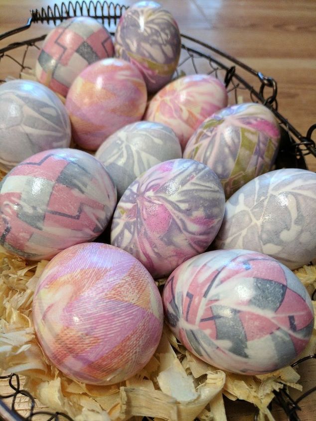 how to color eggs with silk