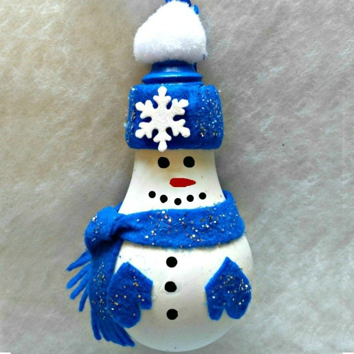 15 clever ways to repurpose old light bulbs, Light Bulb Snowman