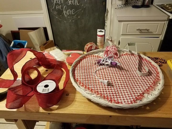 easy valentine wreath, Gathering supplies
