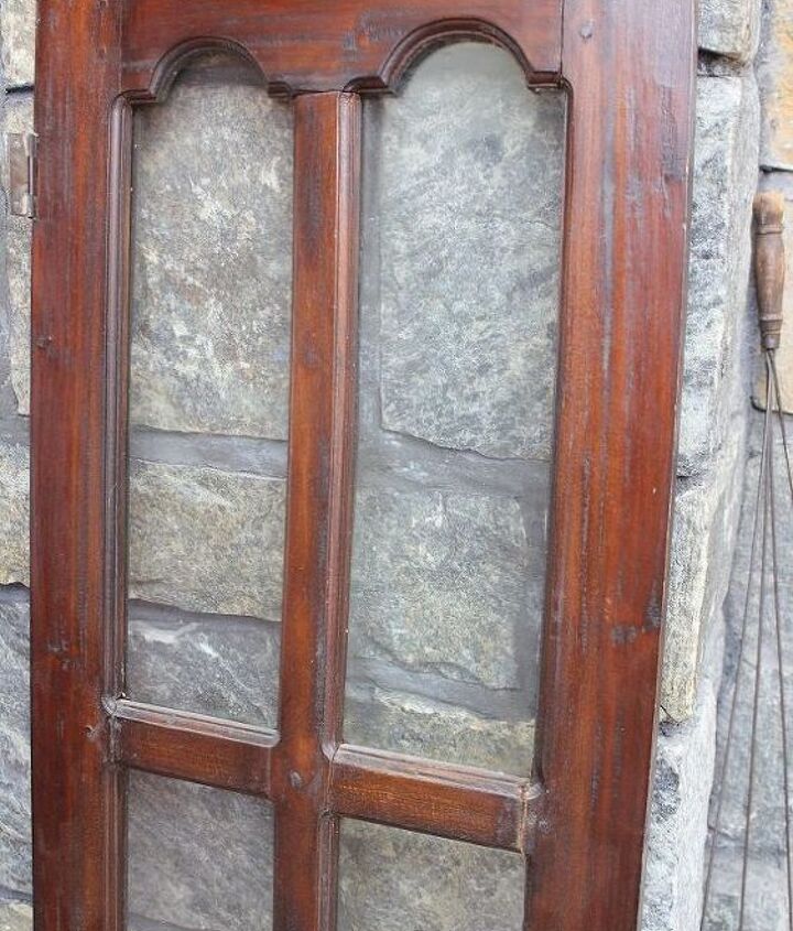 using old cabinet doors for wall decor