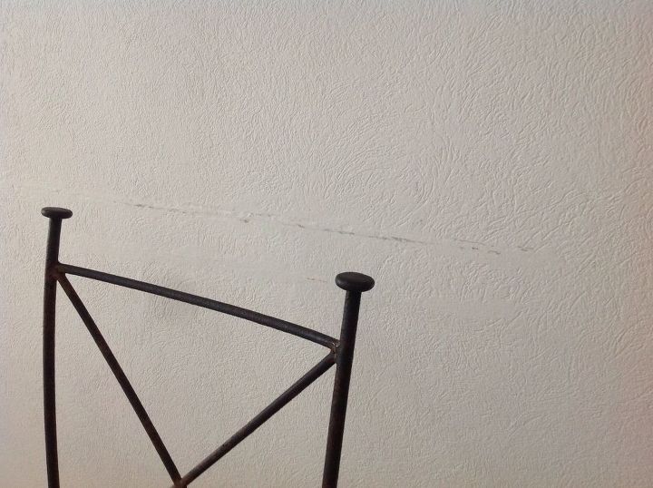 como posso evitar que minhas cadeiras esculpam a parede