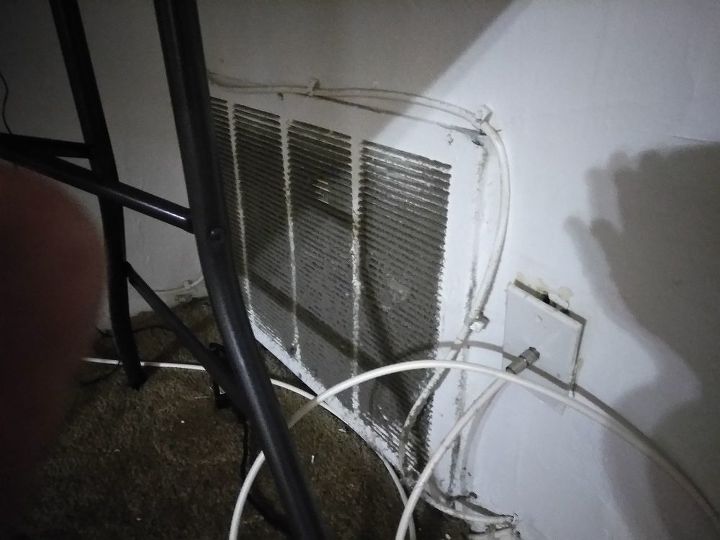 q cold air return on bottom of wall
