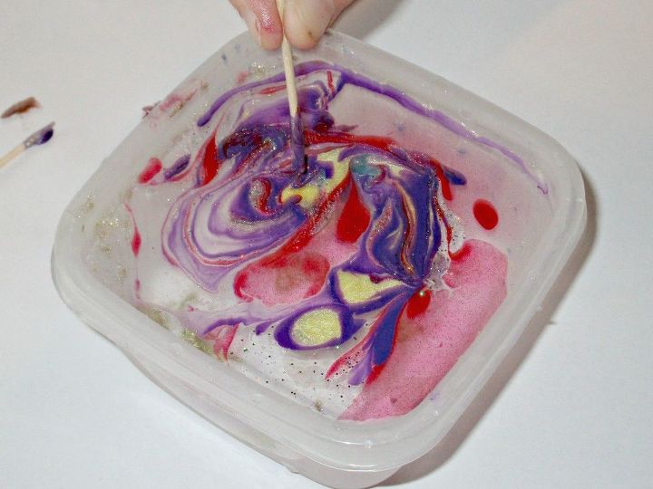 marbling glass bottles with nail polish