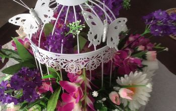 How to Decorate a Bird Cage With Artificial Flowers